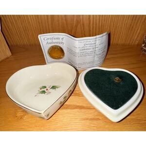 Heritage House Celebration Love Music Box Greensleeves Porcelain Holly Heart COA